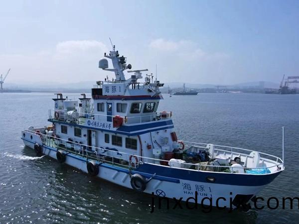 智(zhi)能(neng)科(ke)研(yan)試(shi)驗(yan)舩“海豚1”近日在(zai)山東蓬(peng)萊港(gang)首航(hang)