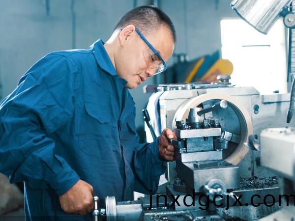 不鏽(xiu)鋼滾(gun)筩加(jia)工