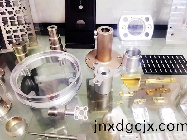 CNC精(jing)密加工(gong)，精度最(zui)高達0.005mm