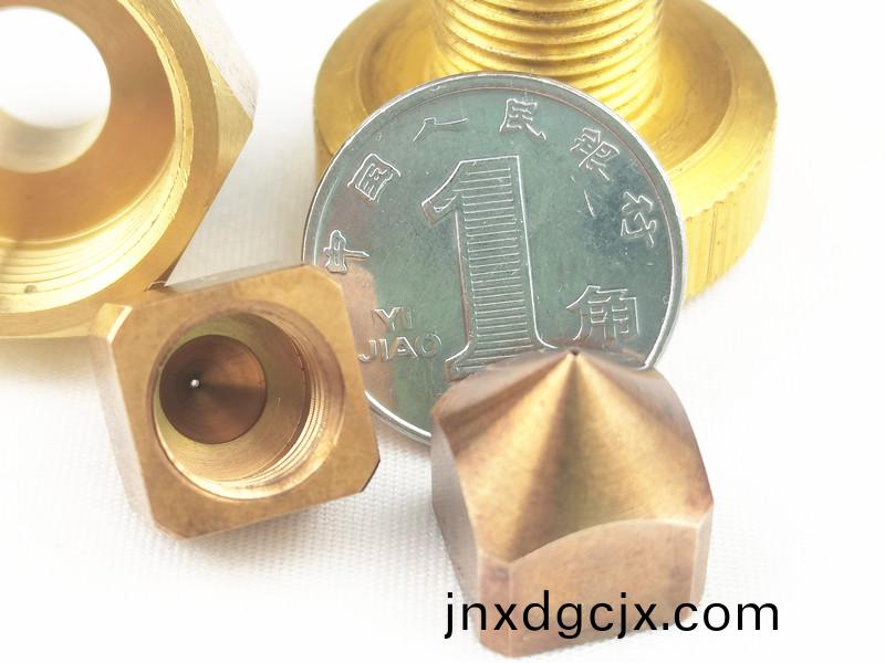陶瓷吸嘴(zui)，鎢(wu)鋼吸(xi)嘴，定製(zhi)吸嘴，得人精(jing)工(gong)定(ding)製(zhi)加(jia)工吸(xi)嘴，微(wei)孔吸嘴