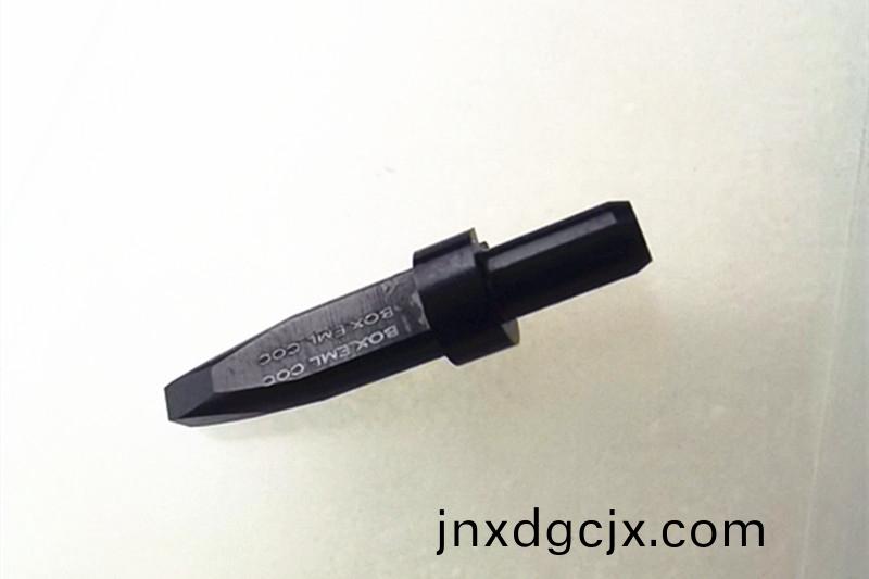 陶(tao)瓷吸嘴，鎢鋼吸(xi)嘴(zui)，定(ding)製吸(xi)嘴，得人精(jing)工(gong)定(ding)製加(jia)工(gong)吸嘴，微(wei)孔(kong)吸嘴(zui)