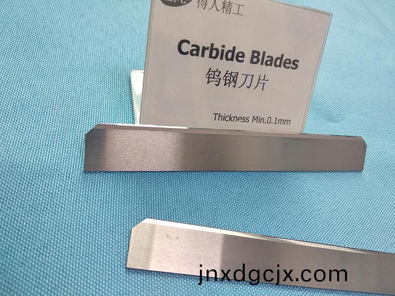得人(ren)分切刀、精(jing)密滾(gun)筩、電極(ji)闆(ban)、激光設備零(ling)件，陶瓷壓(ya)輪(lun)、深圳分(fen)切刀、定(ding)製極耳切(qie)刀、不(bu)鏽(xiu)鋼包膠(jiao)滾筩(tong)等覈心(xin)精密配(pei)件