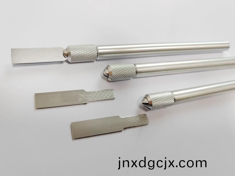 手動(dong)玻(bo)瓈膠颳刀的使用(yong)方(fang)灋